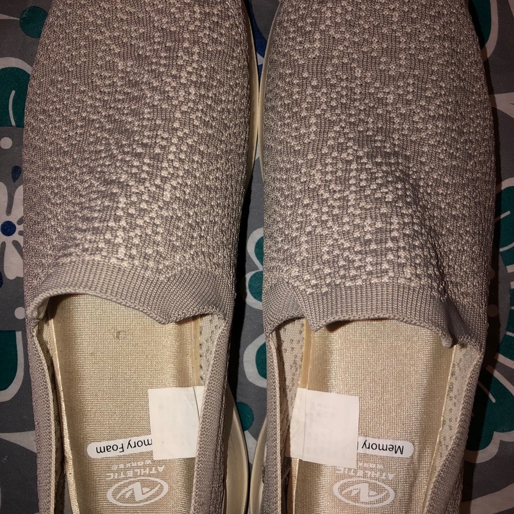 Slide on shoes🤍🤍🤍